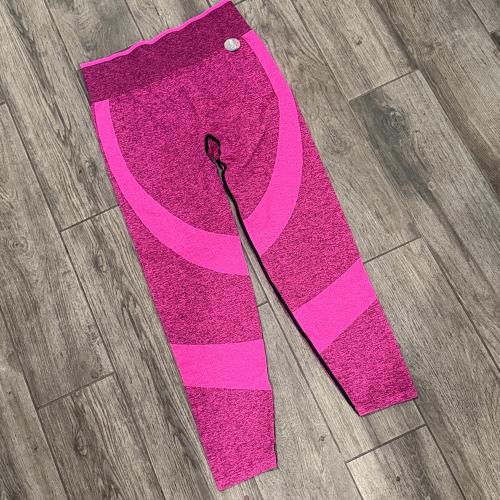 NWT PINK Victoria's Secret Pink Seamless Butt Lifting Workout Leggings - Picture 3 of 5